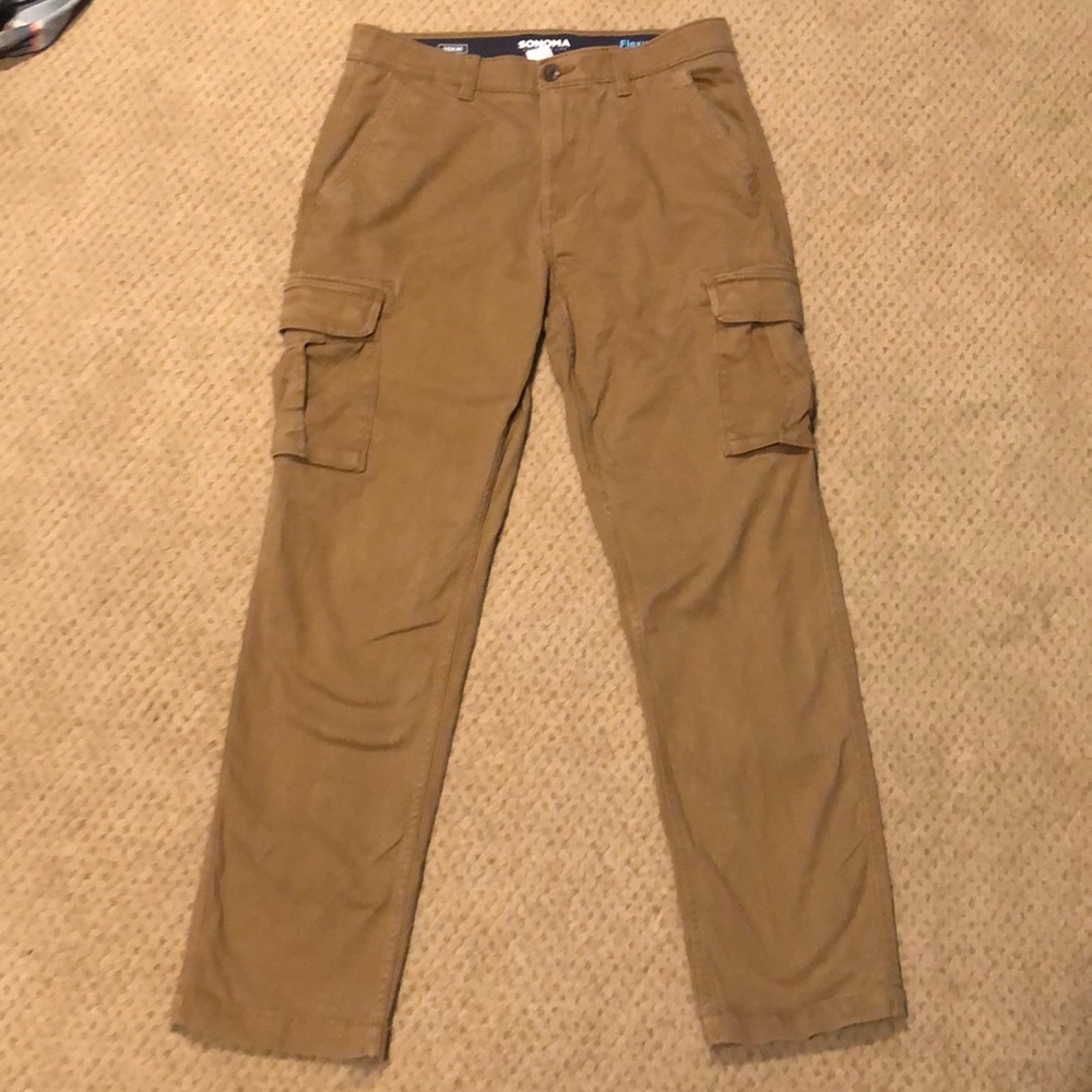 Sonoma tan cargo pants. Size 32X30. Flex-wear.